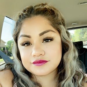 Meet your Posher, Violeta